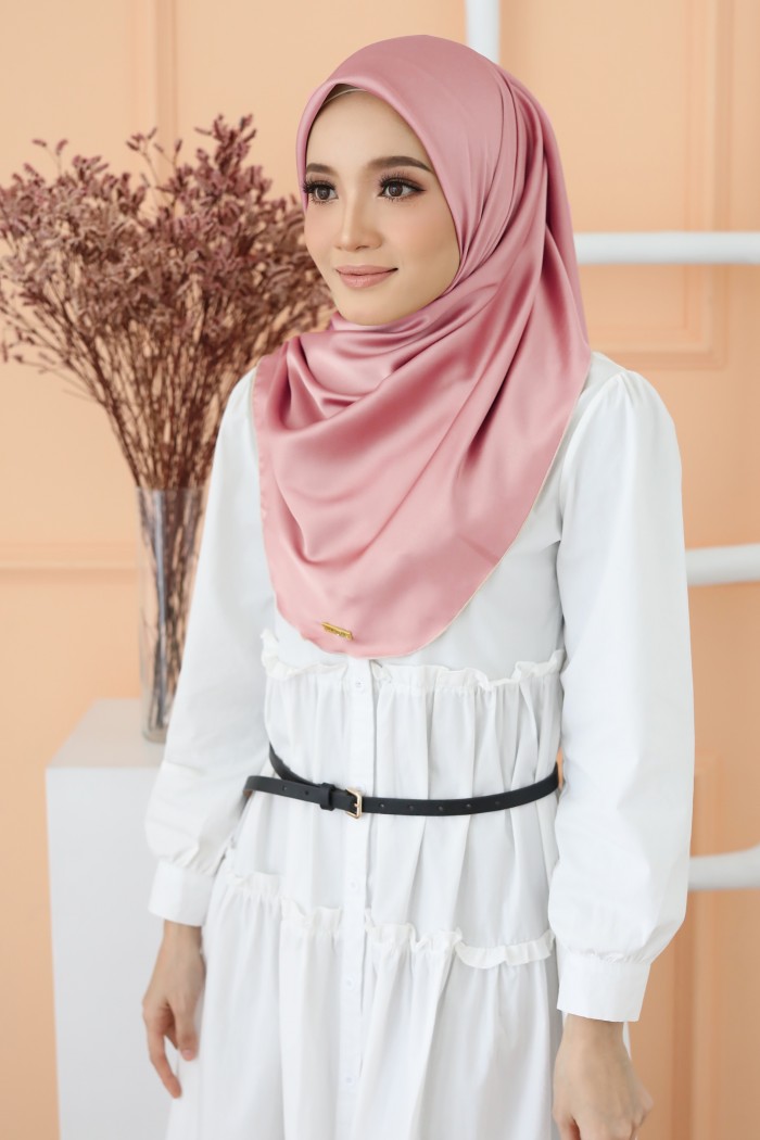 PREMIUM CURVE SATIN- PEONY